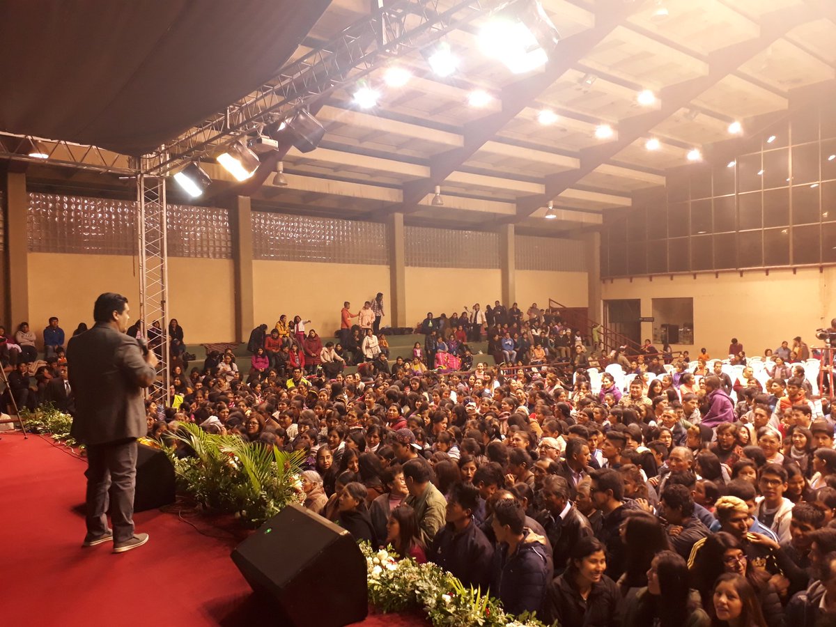EdwinCo777's tweet photo. Tres dias de poder y milagros en el coliseo de Sucre Dios esta haciendo cosas Sobrenaturales hoy ultimo dia de Campaña. https://t.co/e6RecO6AIW