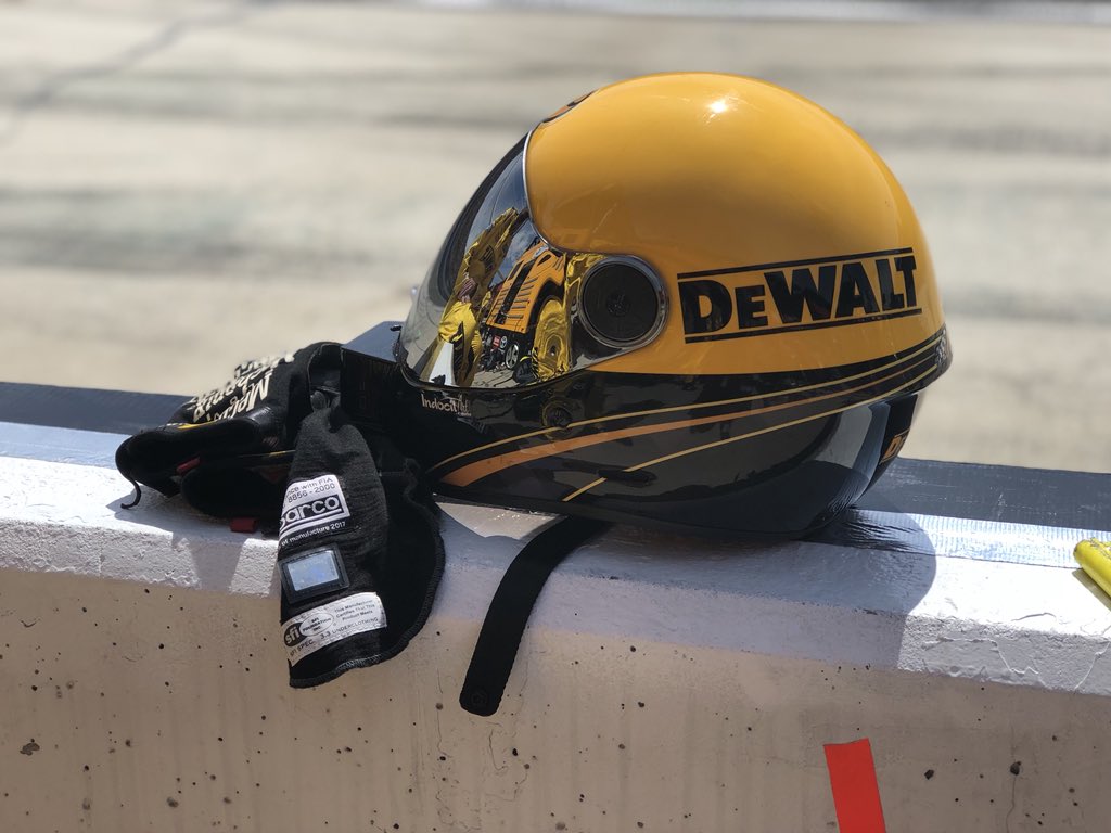 JoeGibbsRacing's tweet photo. Lap 8 - “Super aero tight” - @erik_jones 

He is running P3 https://t.co/jZHj3dVbKS