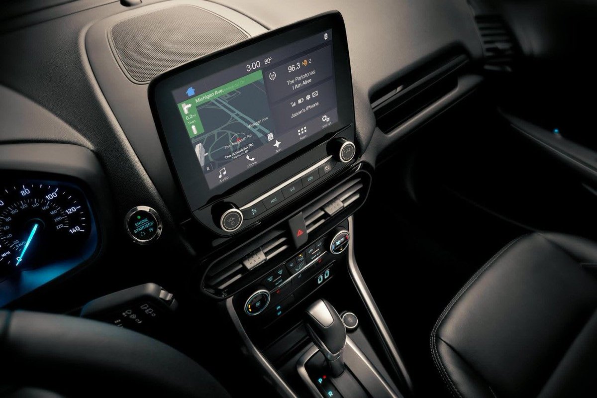 The 2018 EcoSport's center stack puts you in total control.