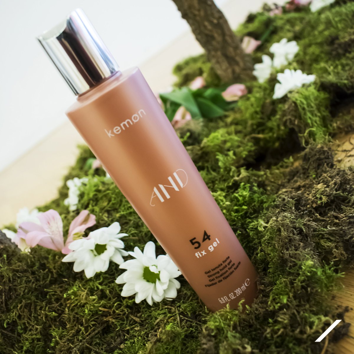 KemonSpain's tweet photo. ¡Brillo y control sin residuos! ¿Has probado ya el nuevo #FixGel? El gel de fijación fuerte de #AND aporta definición y es ideal para realizar looks mojados con mucho brillo. ¡Fijación con certificados #IceaVegan y #LoveNature! #Kemon https://t.co/5X18wSqEya