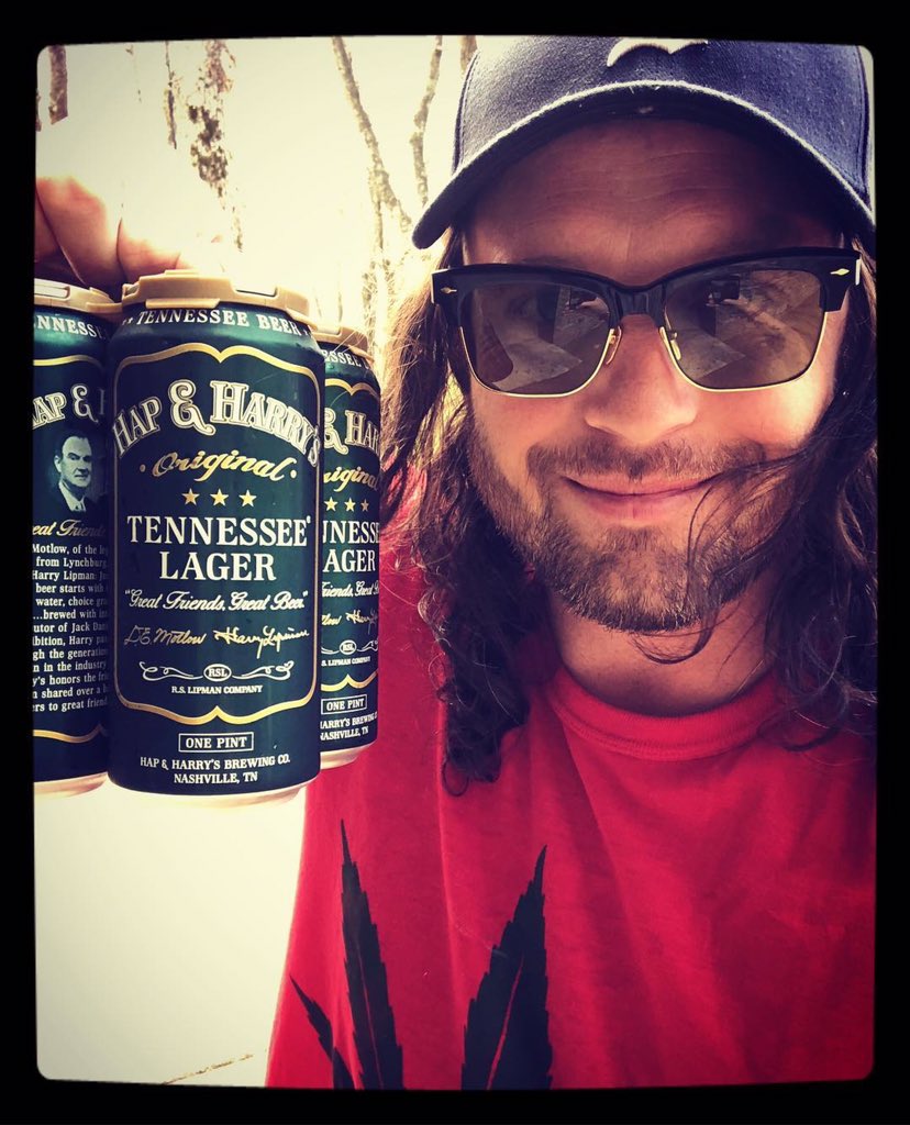 KOLfanblog's tweet photo. #KingsOfLeon - @doctorfollowill enjoying local @HapandHarrys beer!

via @HapandHarrys Instagram! https://t.co/gng8ke2i5L