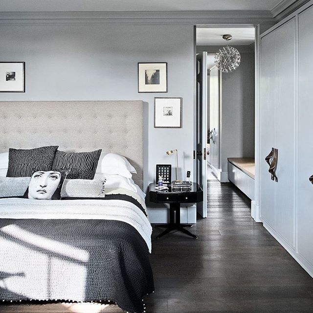 Modern monochrome and grey bedroom. A calming space to relax into after a hectic weekend 😉☘ 📸 James Merrell #thedesignbug .
.
.
.
#grey #gray #bedroom #monochrome #bed #headboard #cobaltblue #cushions #walkinwardrobe #relax #colour #interiors #interi… bit.ly/2podCYu