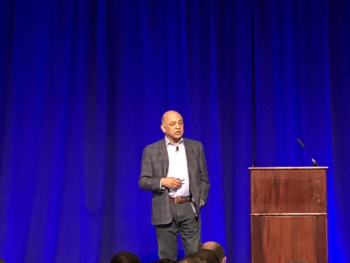 wtejada223's tweet photo. Arvind kicking off a packed Community Day Keynote session outlining “matching the right cloud to the right workload” #think2018 https://t.co/01AFNmQA59