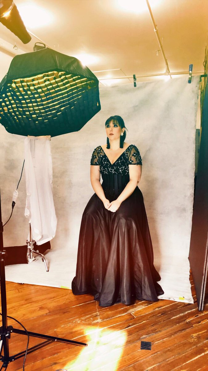 LaRowley1's tweet photo. Coming soon 👉🏼 New Photos by @RebeccaFayPhoto ✨
•
•
#divastyle #operaglam #photoshoot #newheadshots #NYC #comingsoon #JenniferRowley 📷 @lennysstudio https://t.co/W9Igjs27wK