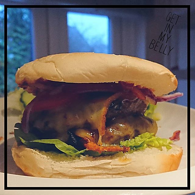 lee_marshall's tweet photo. One of my own creations.
.
#Costco Aberdeen Angus patties, seasoned then marinated with a BBQ mop sauce. Cooked on the griddle.
Two slices of #emmi Raclette cheese
Lettuce, sliced tomato and red onion
#Stokes Chipotle ketchup
#sheldons Oven bottom muffi… https://t.co/MV2iArhsrR https://t.co/TF8izyQeGz