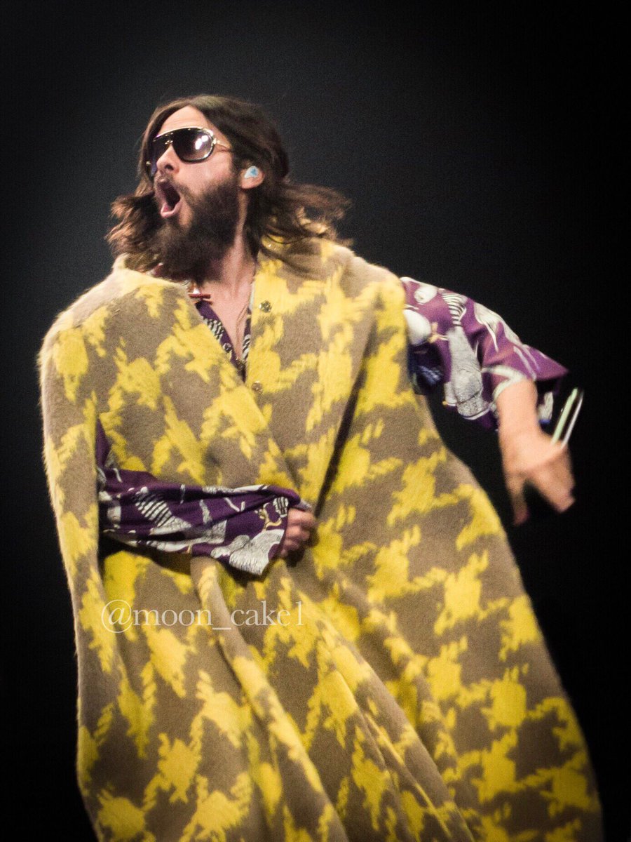 moon_cake1's tweet photo. @JaredLeto in action, Paris. @30SECONDSTOMARS #MonolithTour #marsinparis https://t.co/onPzGcndSj
