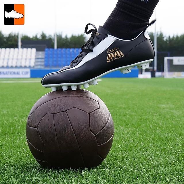 SoundElevenStef's tweet photo. Are you following @stylomatchmaker ? #oldschool #footballboots #dm for a #bootdeal 🤗⚽️ https://t.co/yXs7a1A2GU