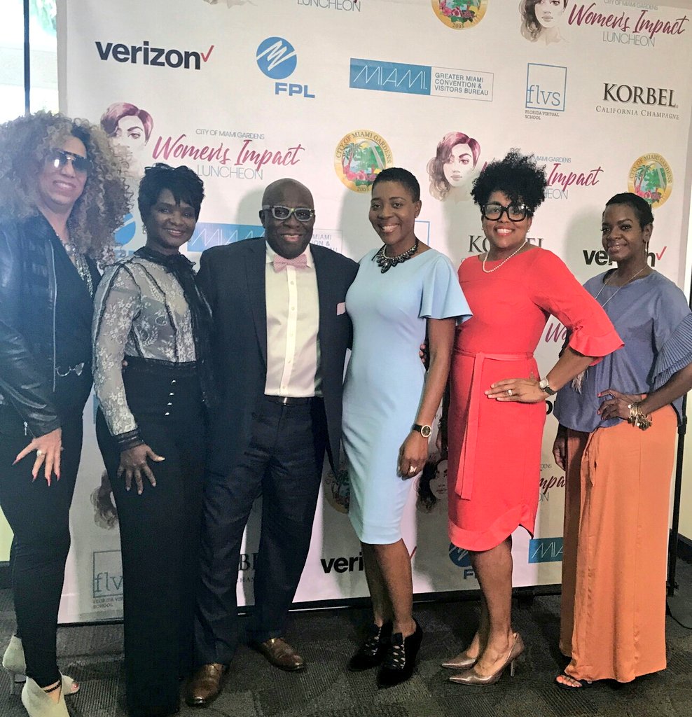 BOMAlliance's tweet photo. BOMA members out supporting @jazzgardens for their annual #WILatJITG.  Phenomenal panel with @HoneyChildTracy, @MikoBranch, and #SopeAluko.  Transparent. Real. Relevant.

#JITG
#WILatJITG https://t.co/uIYyyWNTsw