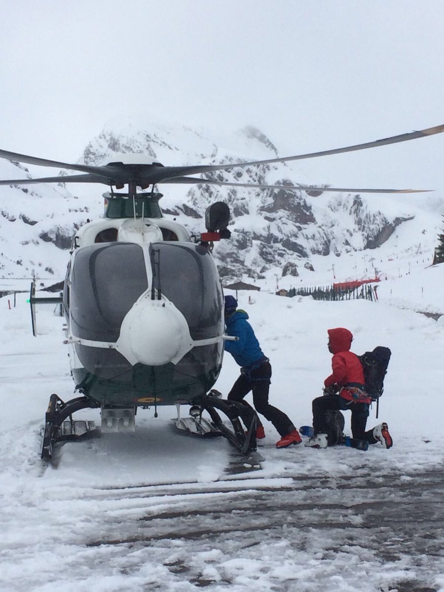 mrescateunizar's tweet photo. Completado el bloque de #Rescate y #Autorescate invernal con @guardiacivil #CAEM @DPHuesca @aytohuesca @seguridadriesgo @internetfam @Club_P_Guara @FCSD_Unizar en @InfoCandanchu @montana_segura Gracias a todos los implicados en la formación 🔝 de la primera promoción #MMURM https://t.co/nlSkTrTbVZ