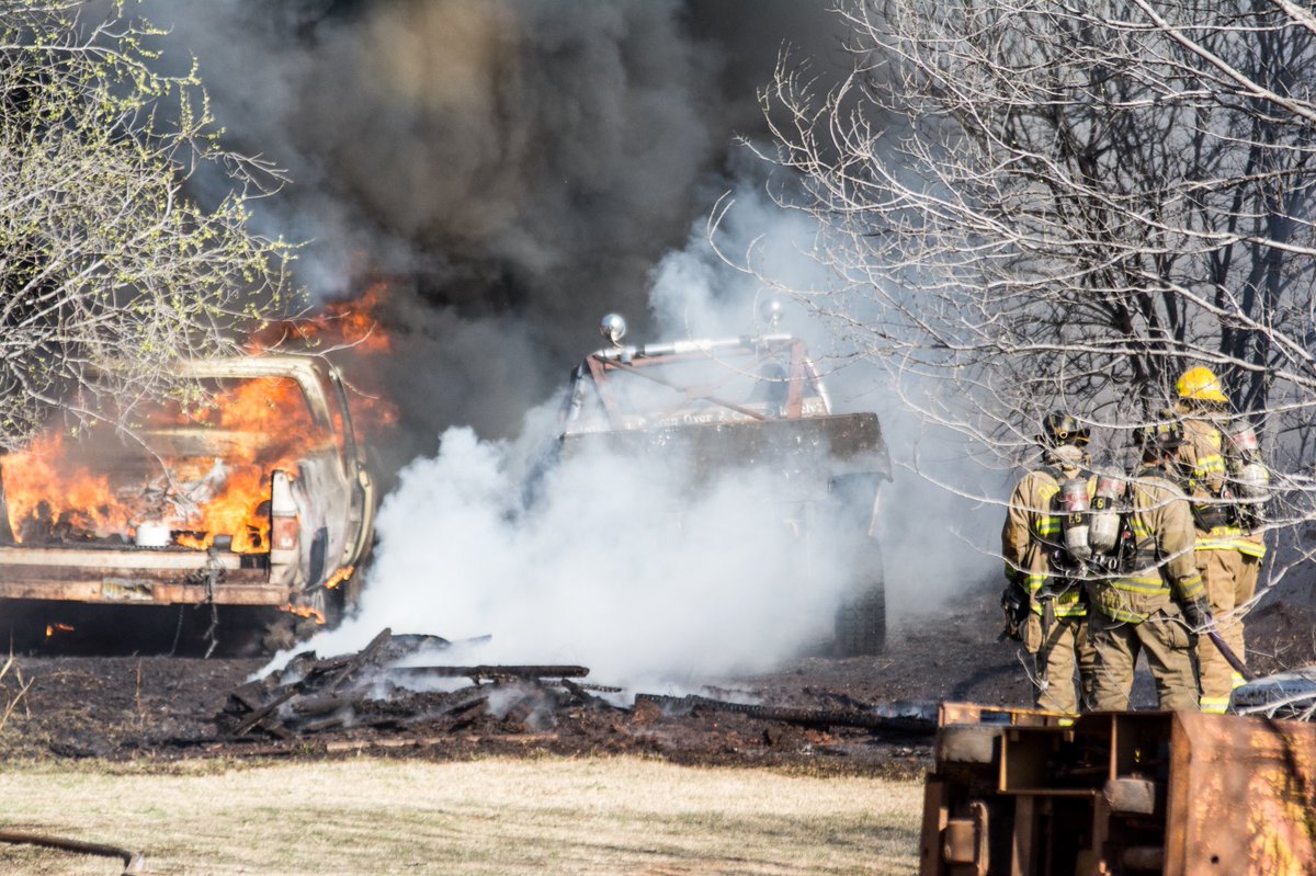 jcontiTriLink's tweet photo. Mutual aid on an #urbanwildfire #oklahomasbravest @OKCFD @delcityfire @OKCPD https://t.co/eB0H1QrNcs