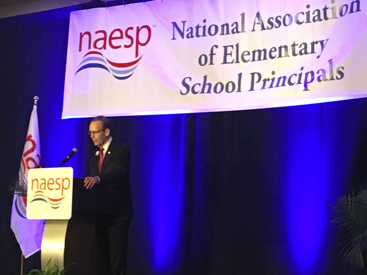 NAESP Executive Director Earl Franks addressing the general assembly at NLC.
