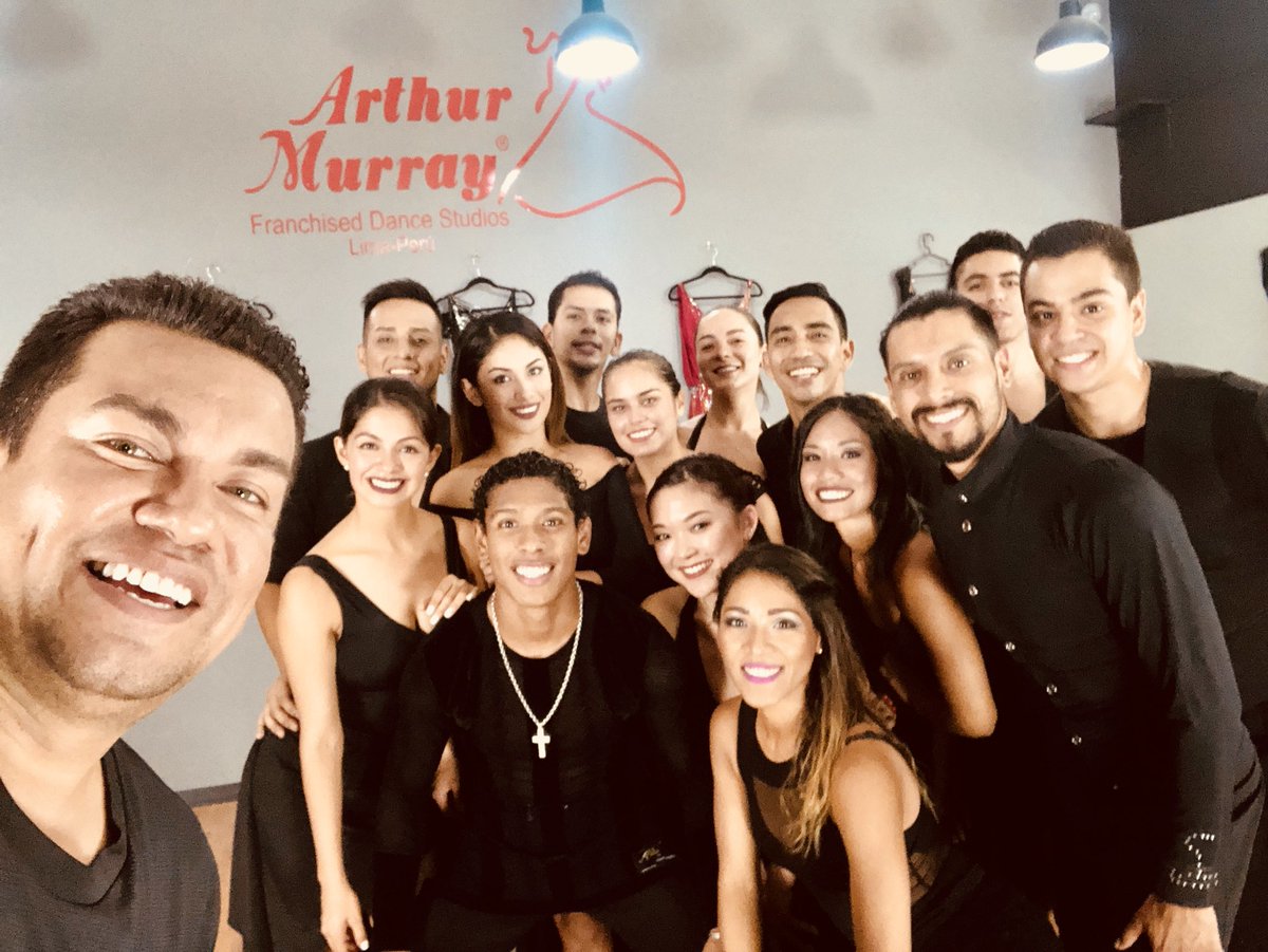 Alfredodinatal3's tweet photo. Nos vamos con todo, ha dejar todo en la pista de baile, New York 2018 #arthurmurraylimaperu #arthurmurraymiraflores 
#ballroomperu #ballroomraymi
#alfredodinatale #arthurmurraychacarilla
#arthurmurrayperu https://t.co/5xAj2bHKKq