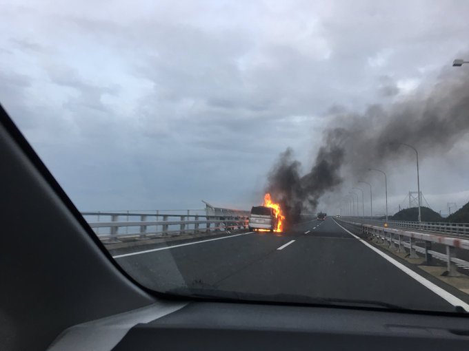 車両火災 神戸淡路鳴門道 大鳴門橋の上で乗用車が炎上 まとめダネ