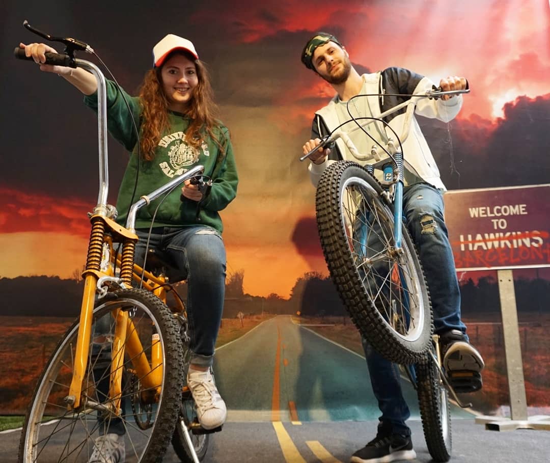 marines_books's tweet photo. Je n'étais pas à Livre Paris car ça tombait mal et que ça revenait trop cher mais j'ai quand même passé un super week-end à Barcelone : pop-up de Stranger Things avec mon chéri et Star Wars en direct avec un orchestre philharmonique 😍 #strangerthingsbarcelona #StarWars https://t.co/KO4TNiD1cN