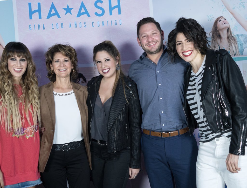 haashoficial's tweet photo. Feliz domingo!!! Lo mejor de tener conciertos en México... Podemos disfrutar a nuestra familia 💖😍😊 https://t.co/OBeqfXciVI