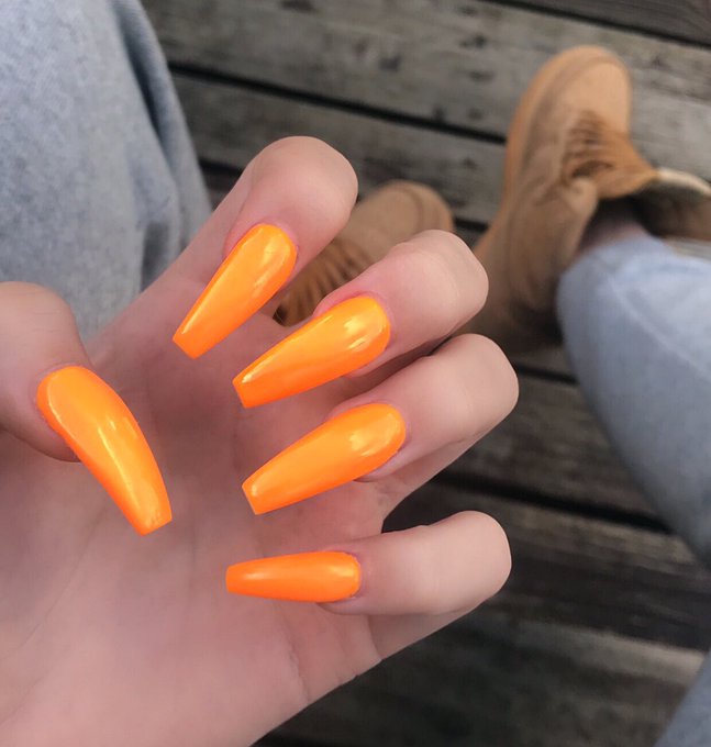 Orange nails might be the new wave https://t.co/lHgA6nVaEL