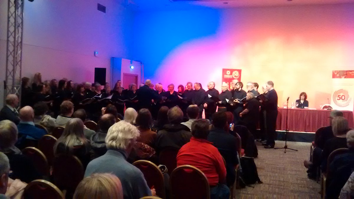 LeughLeabhar's tweet photo. Tha pannal de 4 againn aig @AyeWrite a-nochd: Catrìona Mhoireach, Lynn NicDhòmhnaill, Coinneach MacThomais is Iseabail Nic an t-Sagairt, a' bruidhinn mu dheidhinn 'Òrain Ìleach', le ceòl bho na GGs is @GlasgowIslayGC
#Gàidhlig @AcairBooks @OrainIleach https://t.co/Uvsc8UZRq6