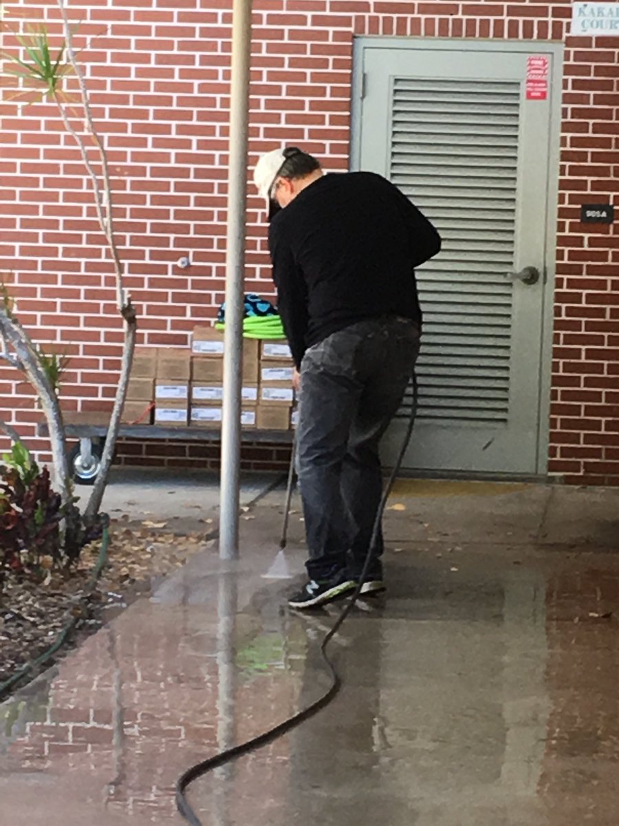 Ana16Diaz's tweet photo. Thank you LOVE Brevard...more than 200 volunteers pressure washing, mulching, painting and building at our school. Truly the best of humanity!  Thanks for the love!!! https://t.co/2bxvd3ErAu