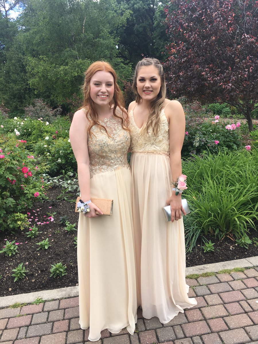 ErinFones's tweet photo. Happy Birthday gorgeous 😍🎉💗 Miss you tons @Laurengilling https://t.co/0razGISCck