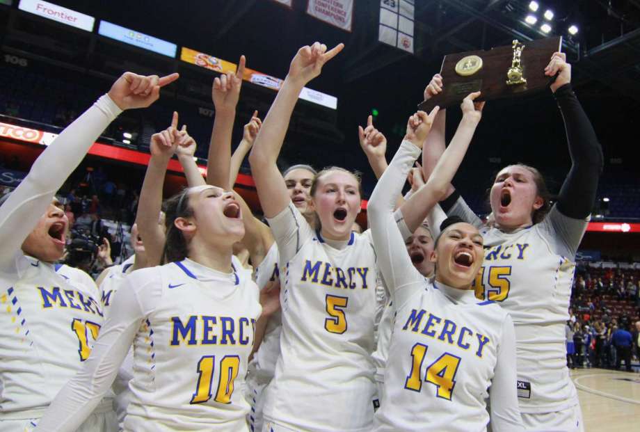 NEGRecruiting's tweet photo. Congratulations to Mercy on winning the 2018 CT Class LL State Championship! #2 Mercy defeated #5 Hall 49-37! https://t.co/Rbpr2bYUUR https://t.co/8B2qRzjzjE