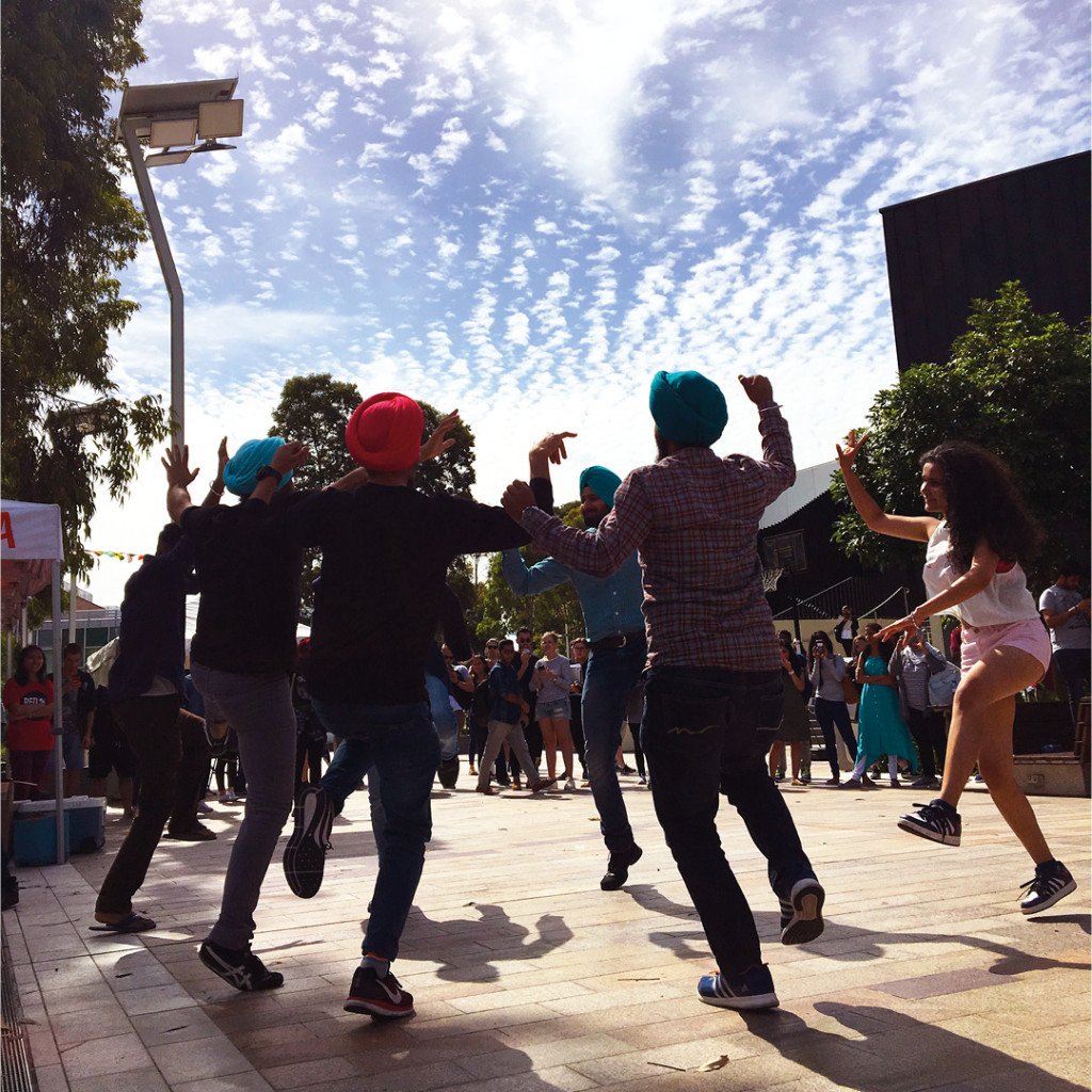 DeakinWellbeing's tweet photo. Today is Health and Wellbeing Day at our #WaterfrontCampus as part of #DragonFestival2018! Join us from 12-2pm, Gallery 2, Building AD Level 1 for free activities and giveaways!

Find out more about what events are on throughout the week here: https://t.co/kBFi5QrZi0 https://t.co/lmv1GQo7Lz