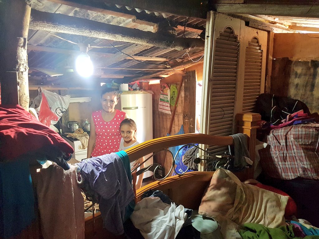 solenu's tweet photo. En América Latina 1 de cada 4 personas que viven en el área urbana habitan en asentamientos precarios. En Paraguay, las políticas de vivienda actúan sobre esa realidad para transformarla. Hoy entregamos viviendas en el asentamiento Nueva Esperanza de Capiatá! Mirá el cambio! 👇 https://t.co/wM3X4Q6g83