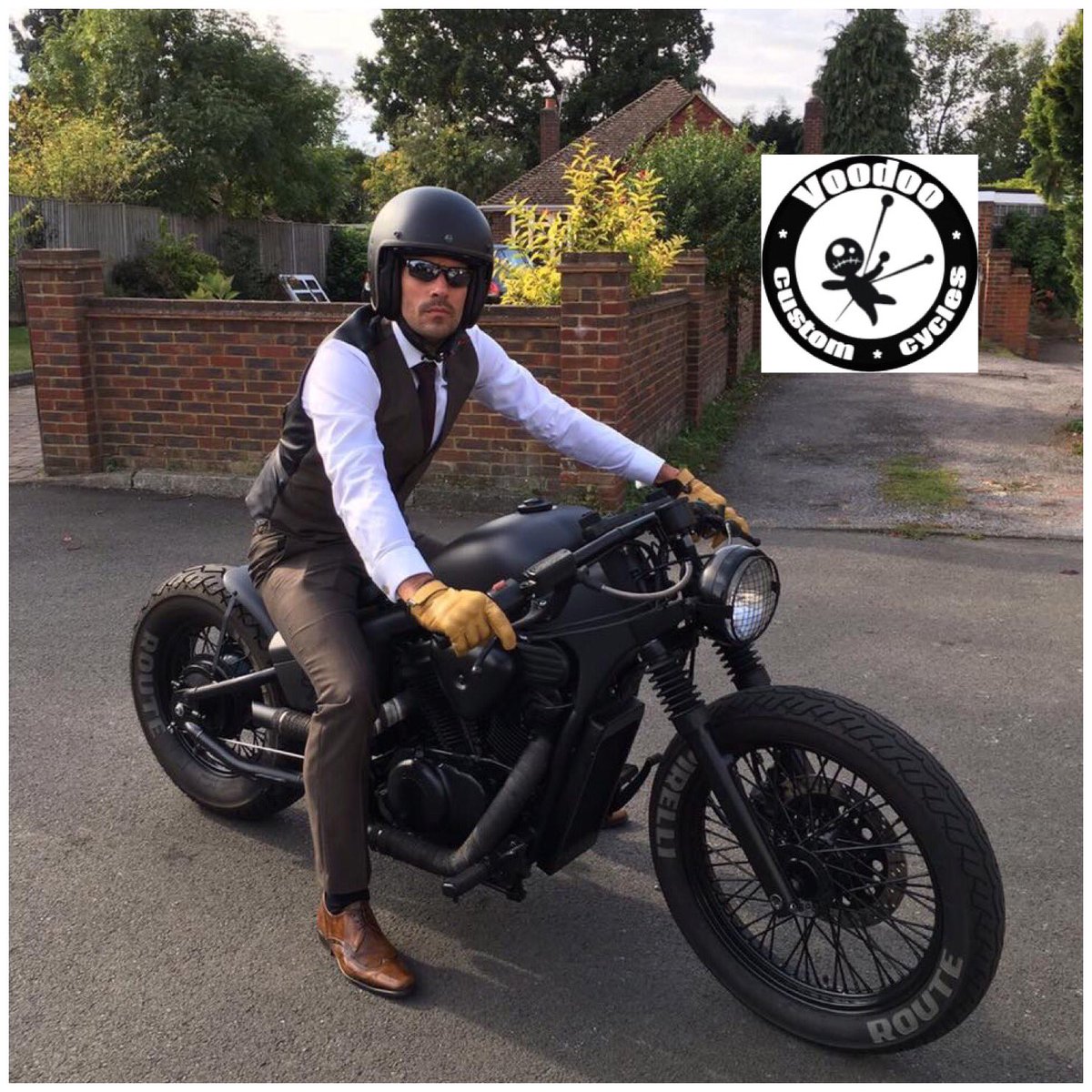 voodoo_cc's tweet photo. Gentlemen Ride Voodoo 👌 fab pic courtesy Antony @voodoo_cc #hondabobberproject #bobberlife #custombobber #klassikkustoms #sportsteraddicts #bikelife #bikestagram #mcn #ukbikers #ukbikebuilders #bikeshedmc #thebobberfeed #bobberporn #bikeporn #kustomkulture #bikerlife https://t.co/gavLyzZlDg