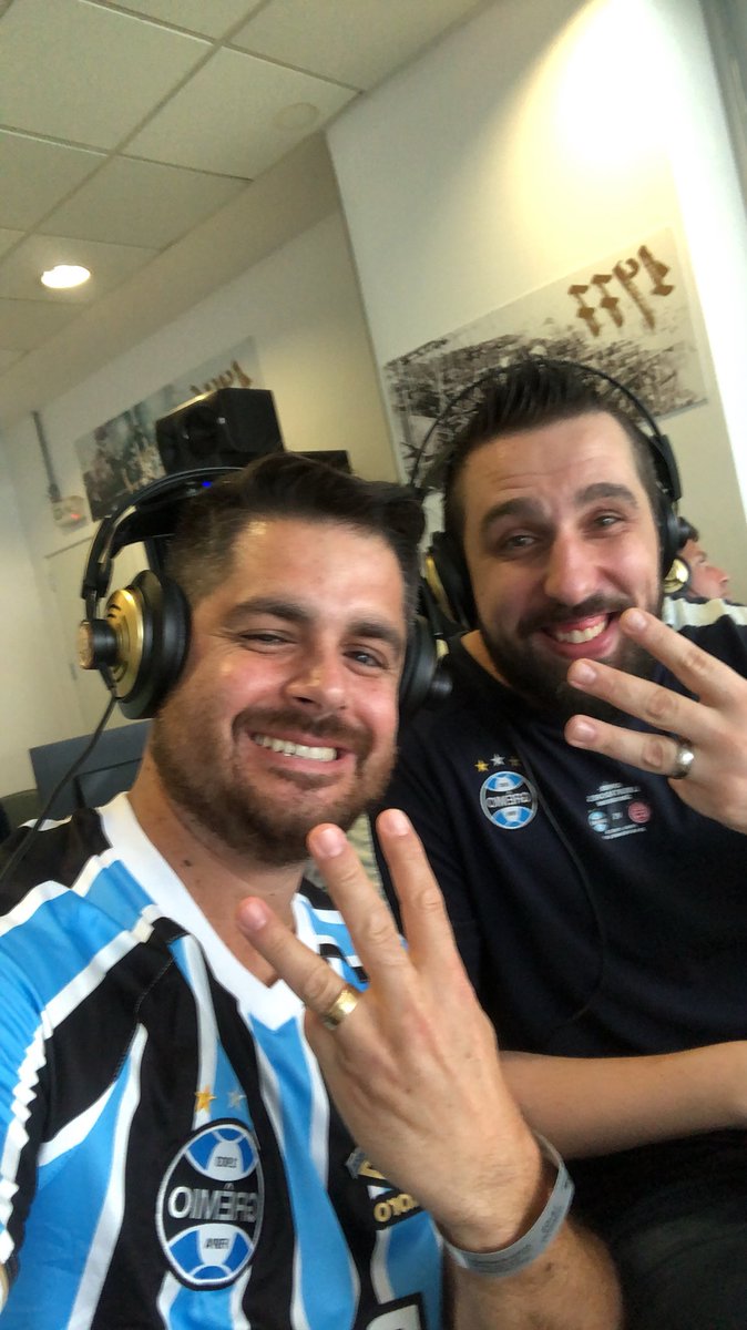 dougmanara's tweet image. Fala aí @O_liveski , qual o placar?? #descontrole #chocolate #ondeestao? @LRolla @GremioRadio @todosnaarena