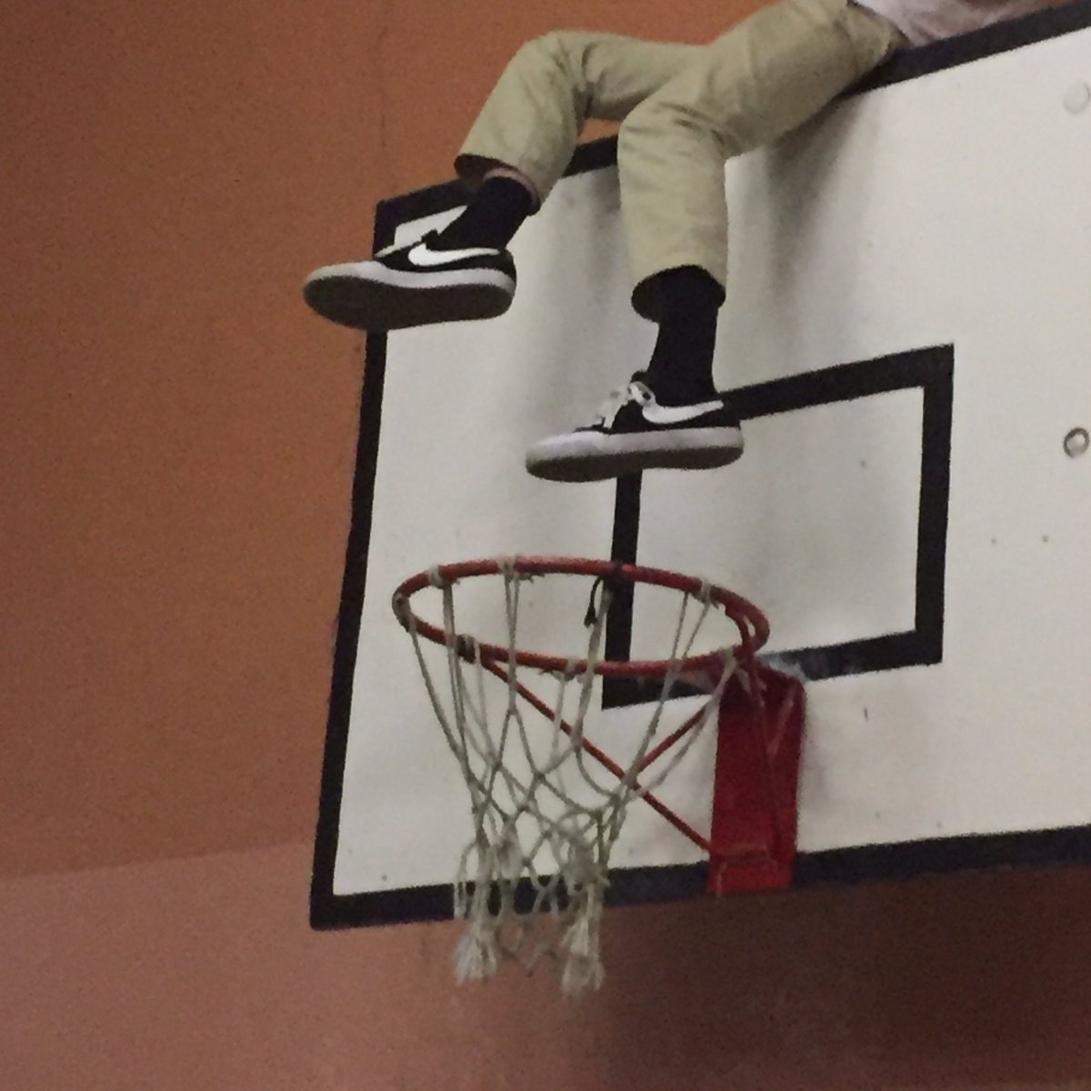 SheshMartin's tweet photo. Suck my nikes https://t.co/odRA3C6AS5