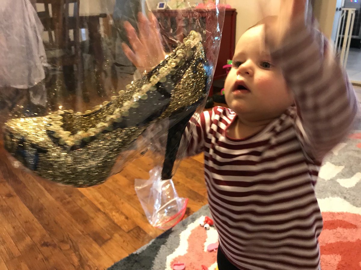 markdecker's tweet photo. After a long strange trip Daisy and her Muses shoe are finally reunited! Thanks Aunt Heidi! #kreweofmuses2018 #float22 #nightatthemuseum #sundayafternoonontheisland https://t.co/G50hyUSba3