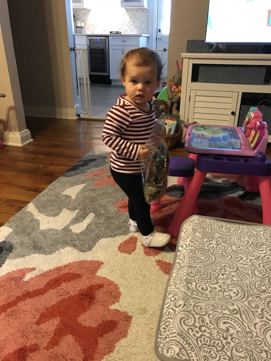 markdecker's tweet photo. After a long strange trip Daisy and her Muses shoe are finally reunited! Thanks Aunt Heidi! #kreweofmuses2018 #float22 #nightatthemuseum #sundayafternoonontheisland https://t.co/G50hyUSba3
