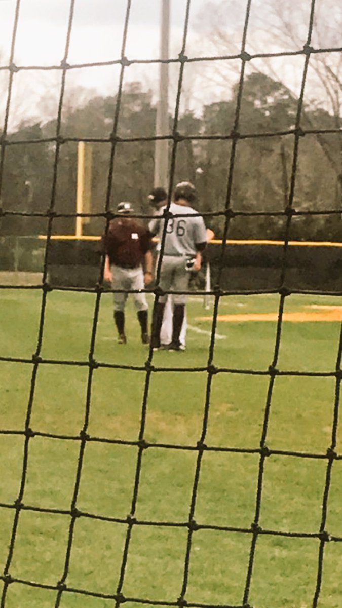 njlake's tweet photo. Why I love baseball.. @Sneedo21 from @NEMCCBASEBALL leaving the field after injury and  @Staton_Todd from @HindsCC_BB stopping him to ask if he could pray for him. Sports and this world needs more Staton Todds. #baseball #ballislife https://t.co/BYneWZoDtB