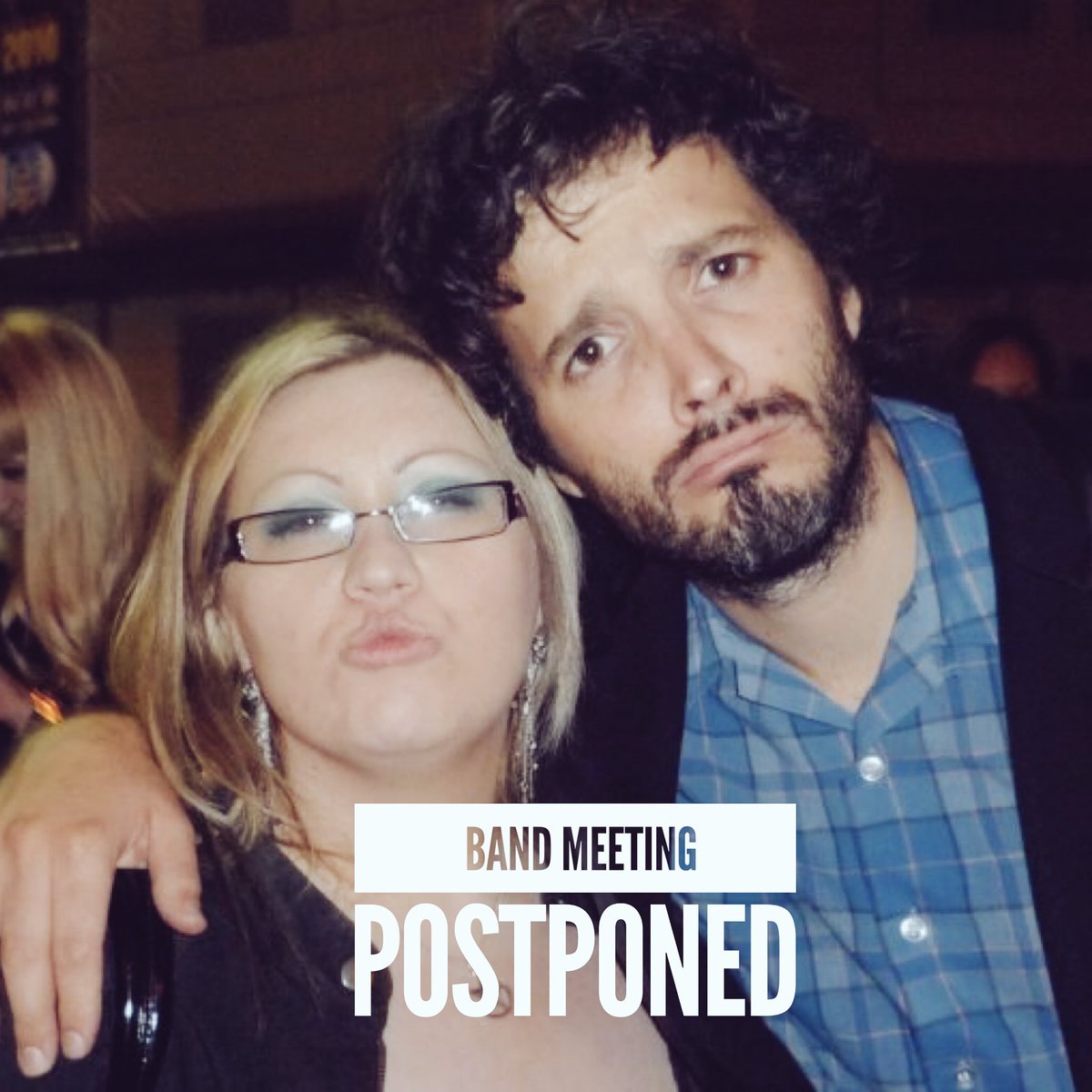 minilea's tweet photo. NO BAND MEETING!!! 😢 *I’m not crying* Back to reminiscing the good times from 2010. I really need a different go to pose 😂 although I think Bret’s pose is probably the same right about now too #owwiemyhand #damnstairs *shakes fist at stairs* 💪🏻 #owwieagain @fotc_fans @fotc https://t.co/FSP7bdQ8kY