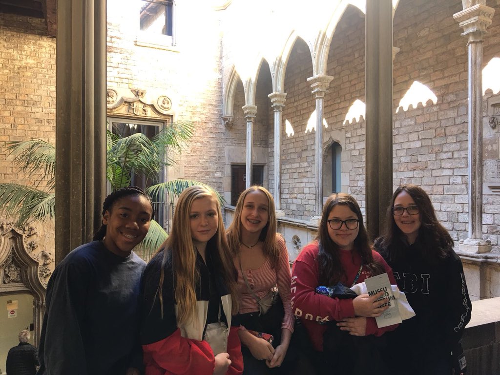 mrsK_IBSCI's tweet photo. Travel enriches the learning experience into life experience for kids! Barcelona adventures @ConnistonMiddle https://t.co/4OYIKztgRq