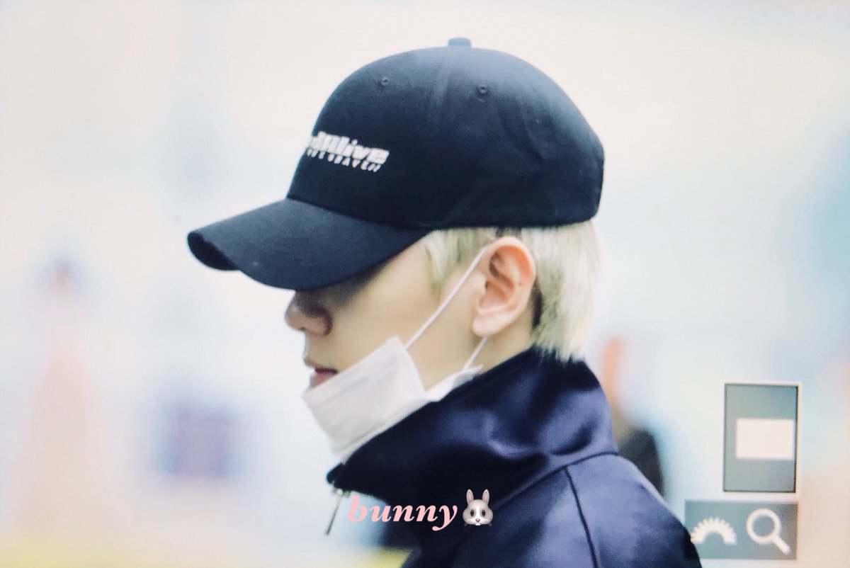 ShinersBR's tweet photo. [#PREVIEW] 19.03.18 Aeroporto de Incheon - Baekhyun | cr. Bunny https://t.co/VCqW6cAa0G