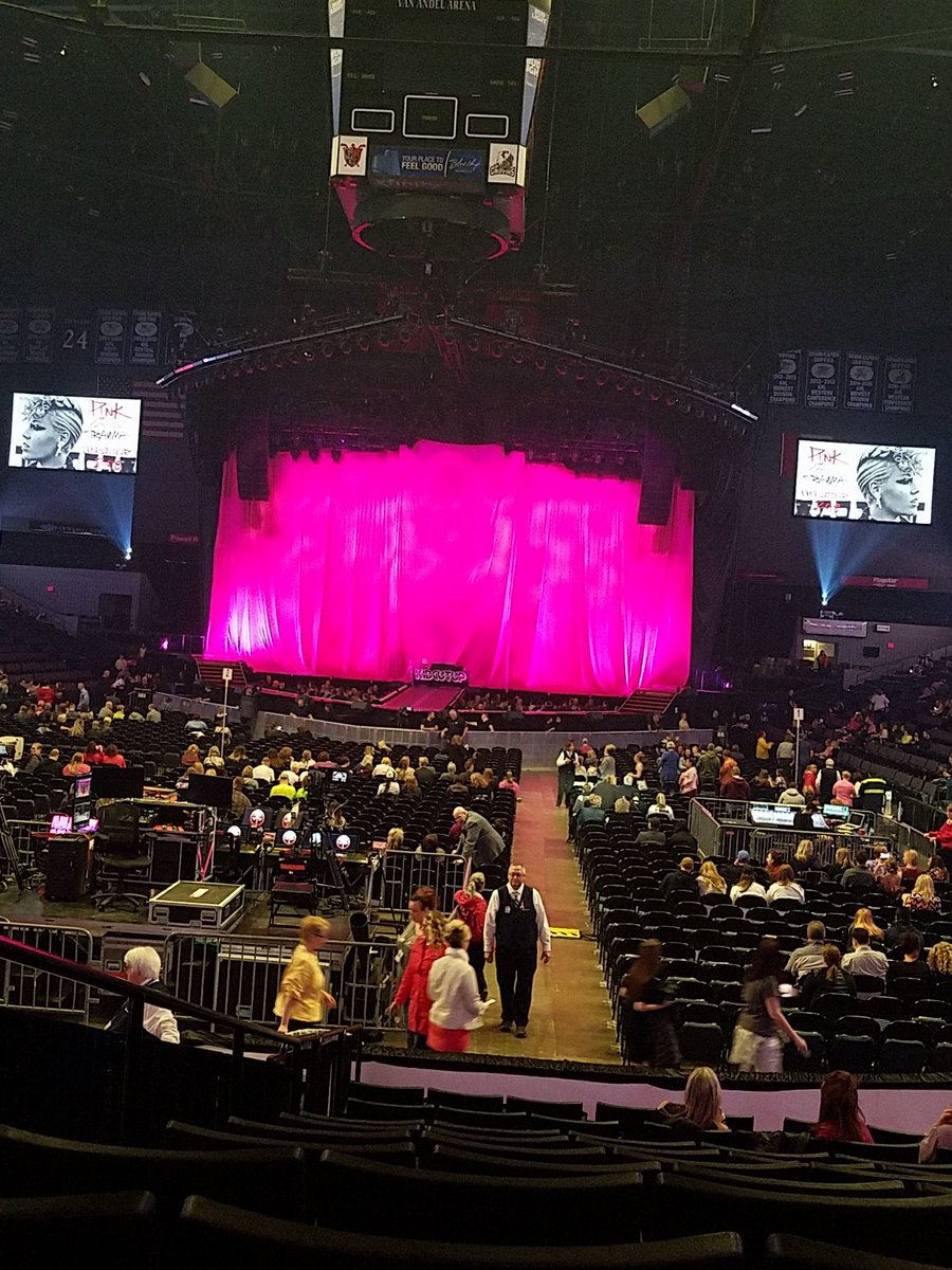 Lindsay885646's tweet image. Welcome to #GrandRapids #VanAndelArena #Pink