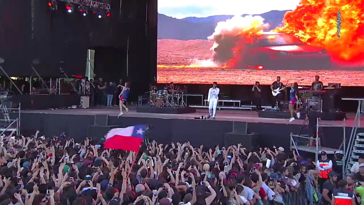 shawnskhalid's tweet photo. @thegreatkhalid  the best performance ever can't wait for see you again in chile 🇨🇱❤ https://t.co/Pz3EYUwoOo