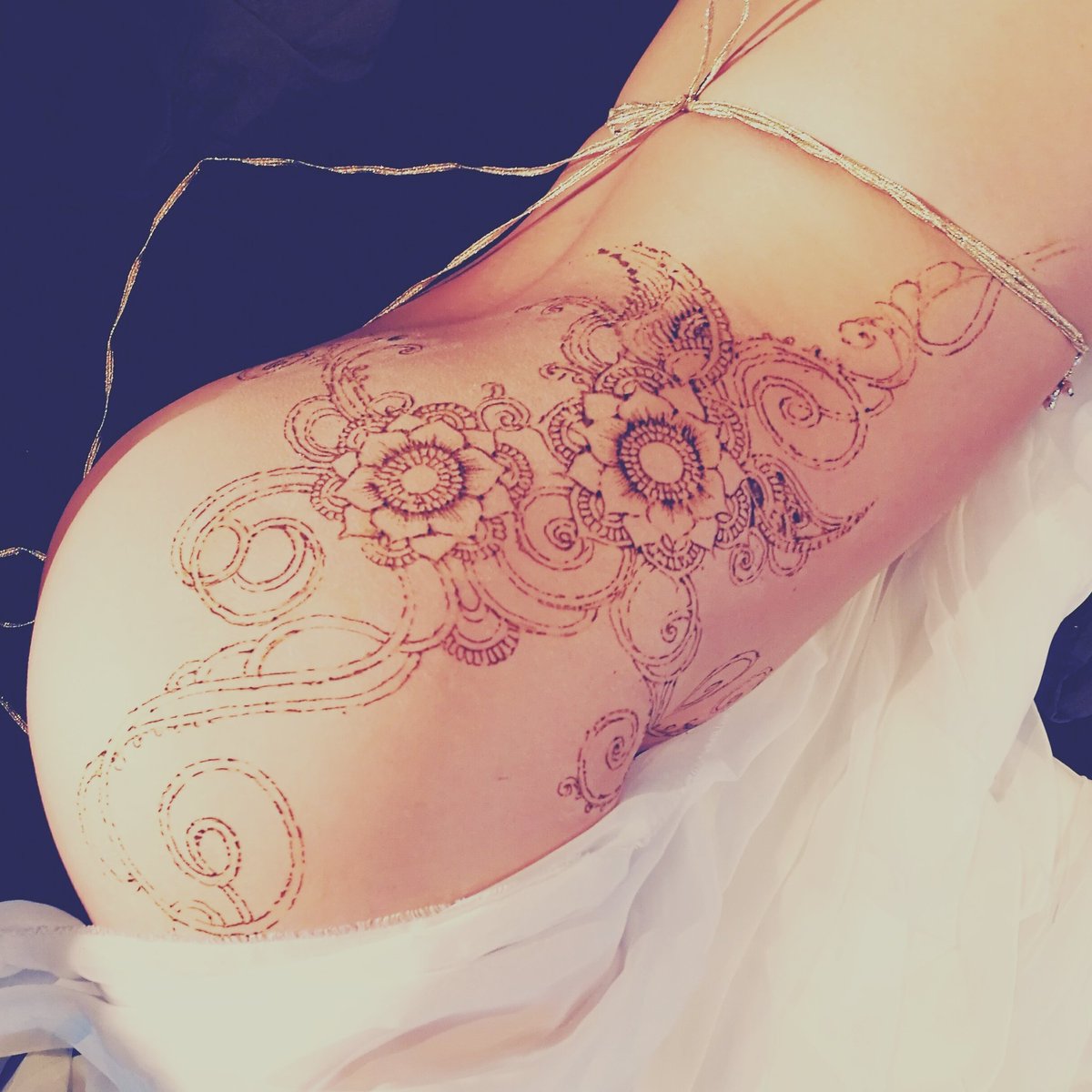 8 ジャグアタトゥー東京 בטוויטר おしりにセクシーな花柄 Jaguatattoo Jagua Mehndi Henna Hennatattoo ヘナタトゥー ヘナ ジャグアタトゥー ジャグア メヘンディ 消えるタトゥー ジャグアタトゥー東京 ヘナタトゥー東京 T Co Aeakluop8k