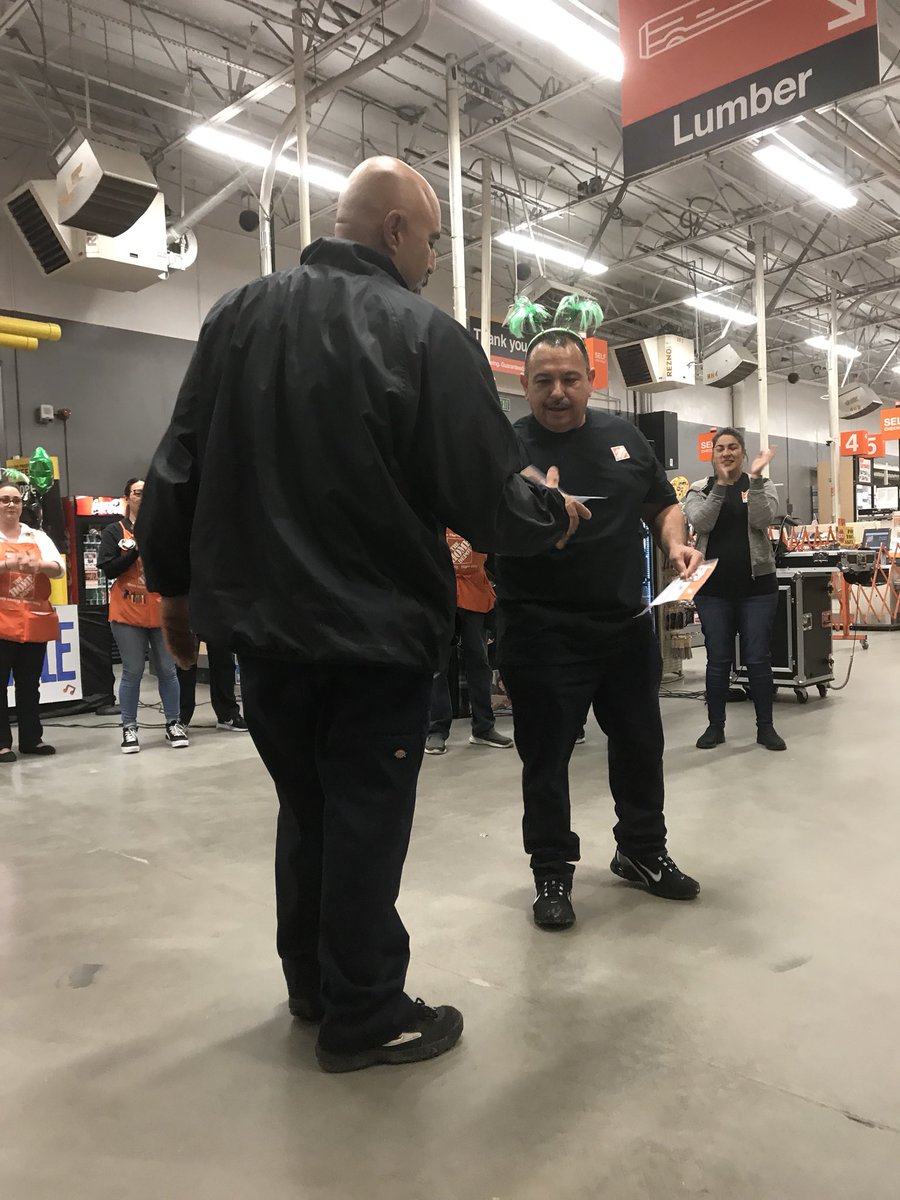 AppleValleyHD's tweet photo. Our Garden Associate Sam got a homer for his hard work with the garden reset. He went to stores within the district to help them build and reset their garden departments. #TeamPlayer #HomerAward #SuccessSharing2018 https://t.co/uef6cv8DWj