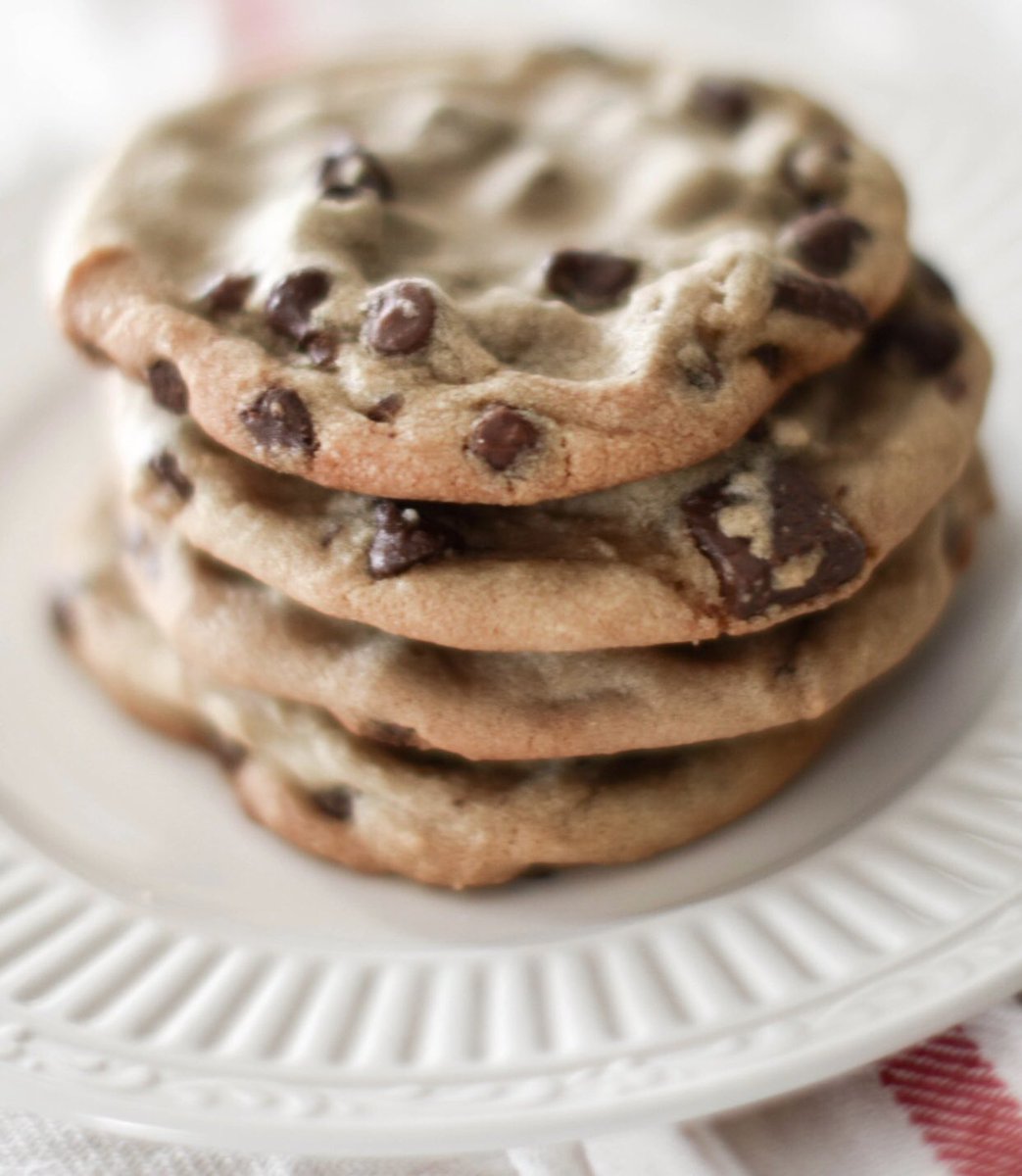 lovelyluckylife's tweet photo. is there anything better than a chocolate chip cookie? 🍪 
yep! a chocolate chip cookie that requires zero prep 🙌🏼 
👉🏼 https://t.co/ptBPhLElcT 👈🏼
#SpringJustGotSweeter #ad @NestleTollHouse https://t.co/4iUmLZKlfX