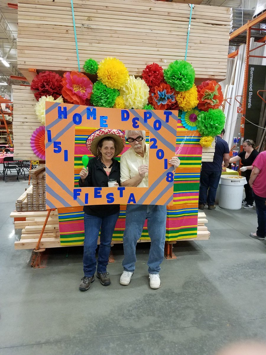 lance0151's tweet photo. And the party begins #fiestasuccessharing #armyofone https://t.co/YFd3eiDQdt