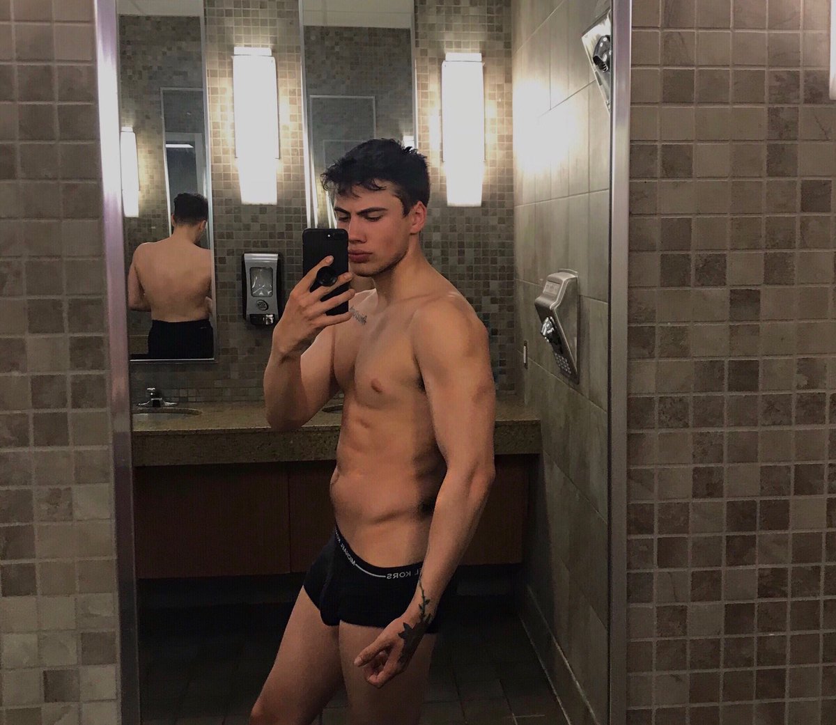 sam (@samcastiyo) Twitter