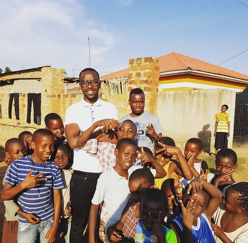 DizoDiz69920800's tweet photo. We love you our boss @eddykenzoficial 
#KCA #FavAfricanStarEddyKenzo https://t.co/7tnRuKxhMc