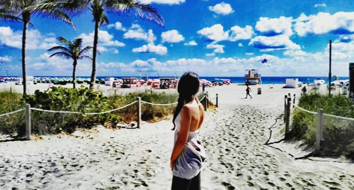 CarolyneRedondo's tweet photo. *¡Estoy de vuelta y esto se acabaaaa!!🙈¿qué opinais vosotros, os lo veis venir?Este jueves 22 haré directo desde instagram a las 20:00h desde el calorcito de Miami beach!🌞Os espero a todos!😘 
#casadosaprimera11 #antena3 #carolyneendirecto #dulzurapower #estoseacaba #choosekind https://t.co/NDZKpolKGl