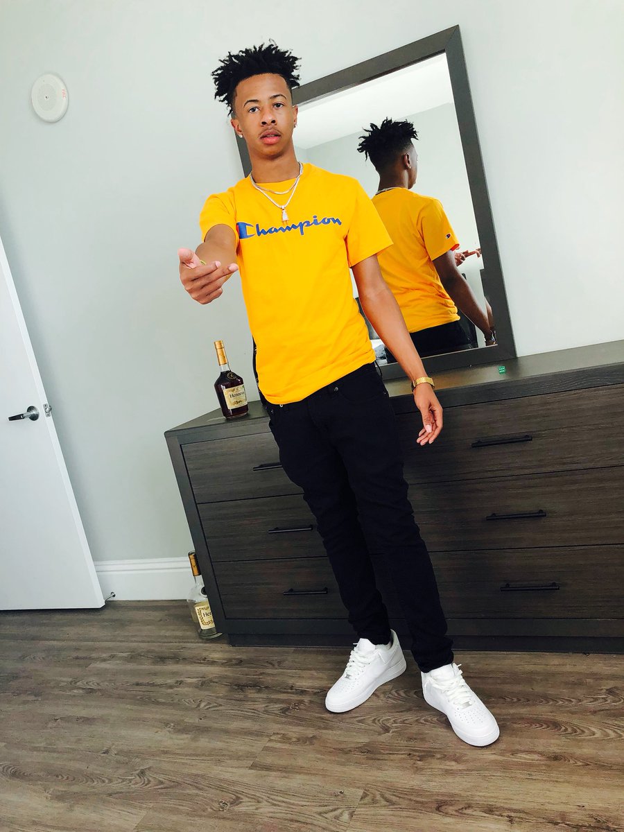 TAY__Boogie's tweet photo. 💱🧛🏽‍♂️🤑 https://t.co/ewqQn7IzzW