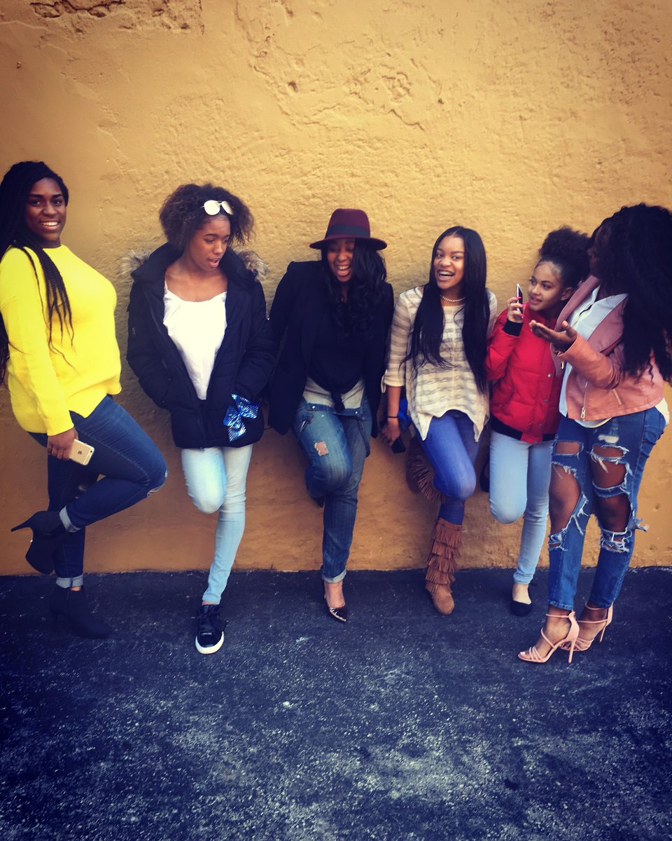 sweat_prettybr's tweet photo. Took my babies to brunch today. Treat them like young ladies and they’ll act like it. #mentorateen #urbanyouth #cheerleaders #coachlife #soulsunday #sundaybrunch https://t.co/xErMbJQgc0