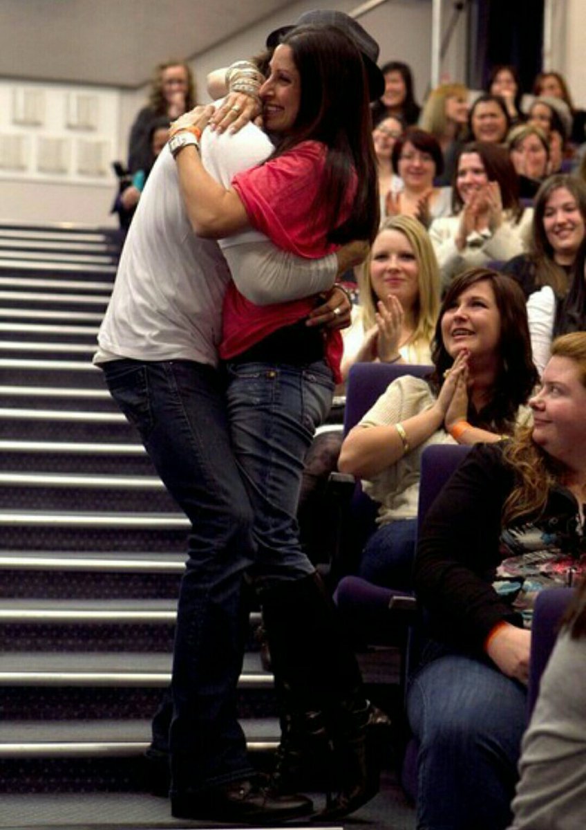 SmouldyBR's tweet photo. Hoje é dia do fã, e eu queria desejar um feliz dia do fã para todos nós #Somerholics 💙 e que um dia cada um possa conhecer esse Homem maravilhoso. https://t.co/UdT3vSUYkZ