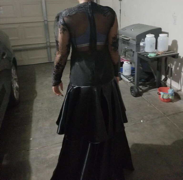 tmcmoni's tweet image. Ladies Pom Season Is Approaching ‼️‼️ Please Don’t Get Done Like Me And Waste Your Money Trying To Get Your Dream Dress Made An The Tailor End Up Playing You 🤦🏽‍♀️😂 Luckily I Had Two Dresses I Was Just Being A Brat And Wanted Options But Hey I Still Slayed 😍 #PromFail