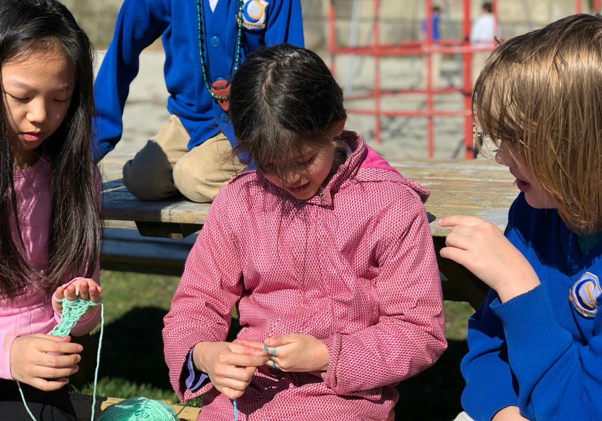 ChoiceGifted's tweet image. Just a typical day at Choice 😊
#Knitting #Conversing #rockNrolling #Painting