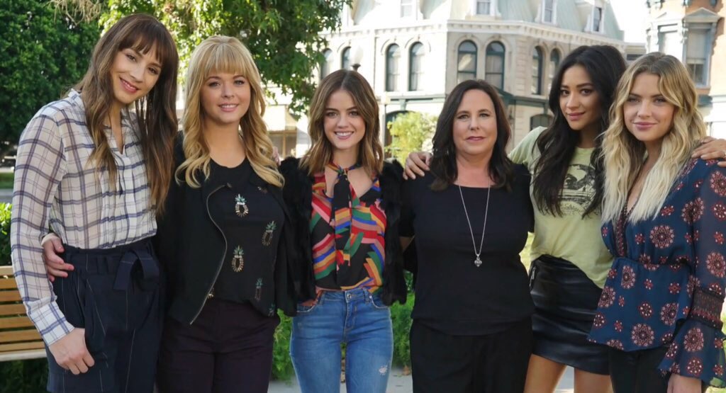 prettyliarsclue's tweet image. How lucky am I to have something that makes saying goodbye so hard @SleepintheGardn @SashaaPieterse @lucyhale @imarleneking @shaymitch @AshBenzo #PLL #PLLForever